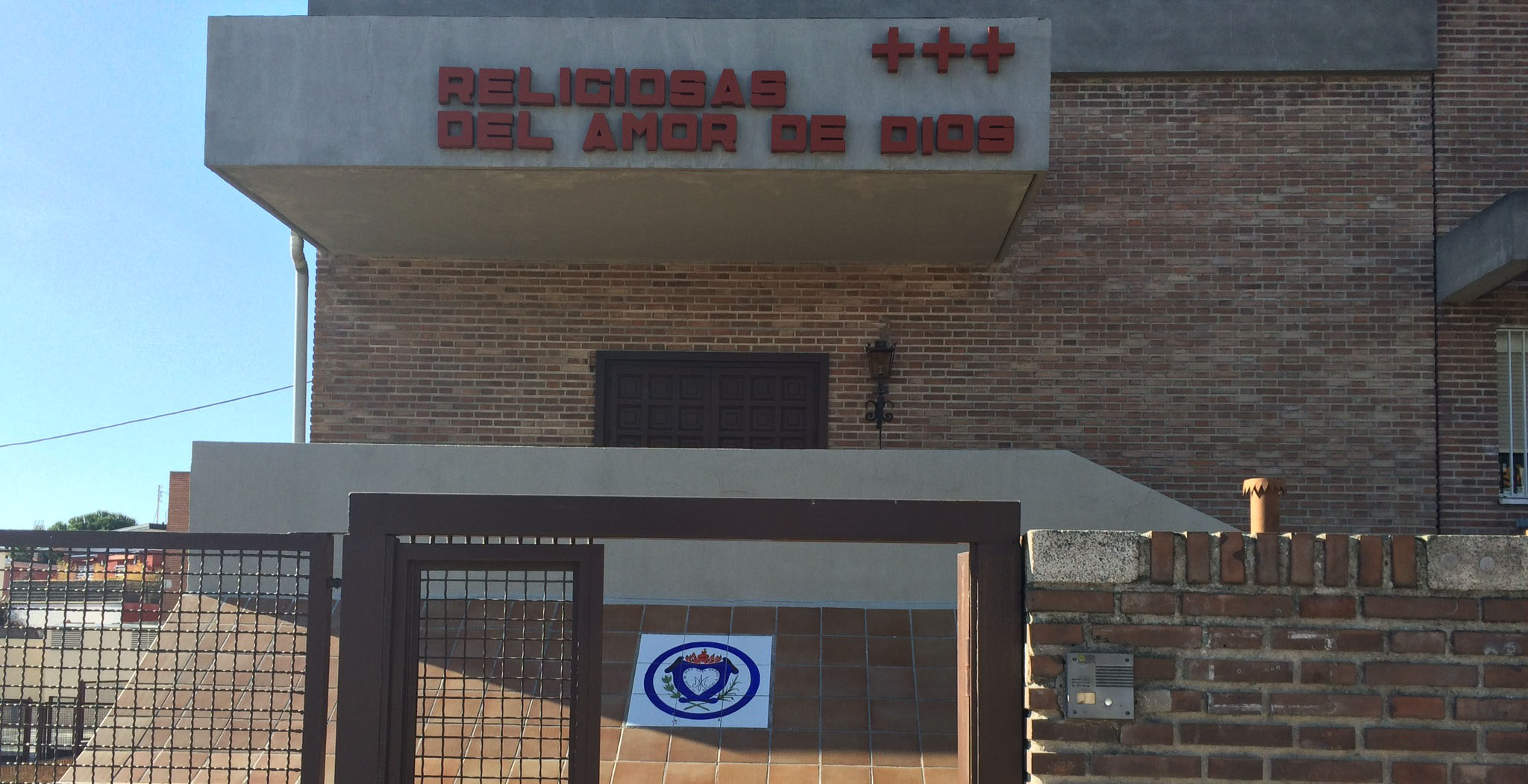 Puerta del Colegio Amor de Dios Madrid
