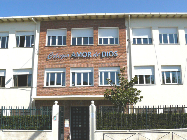 Puerta del Colegio Amor de Dios