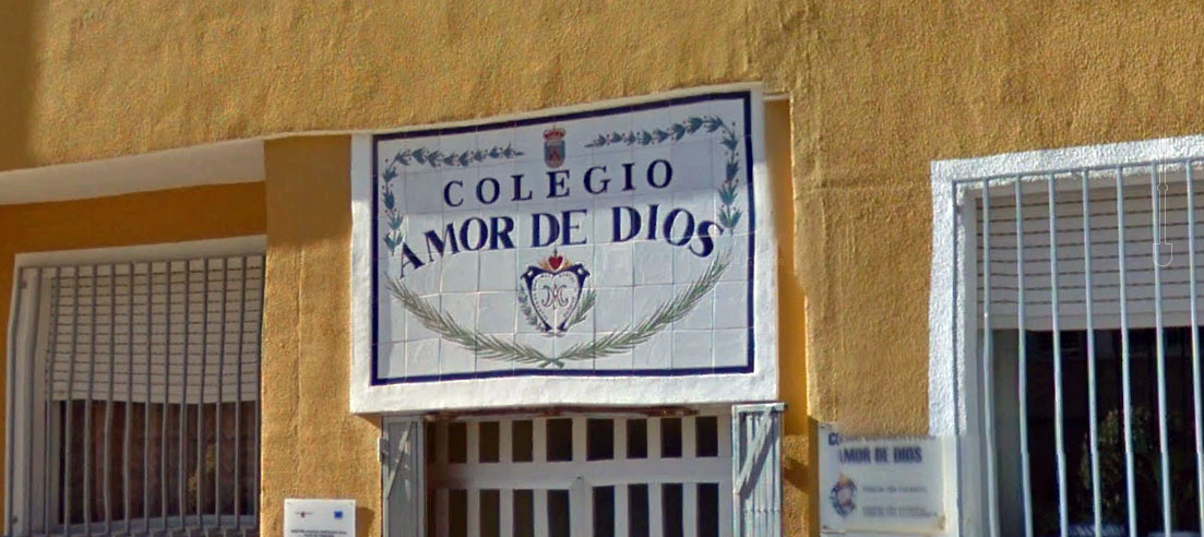 Puerta del Colegio Amor de Dios Bullas