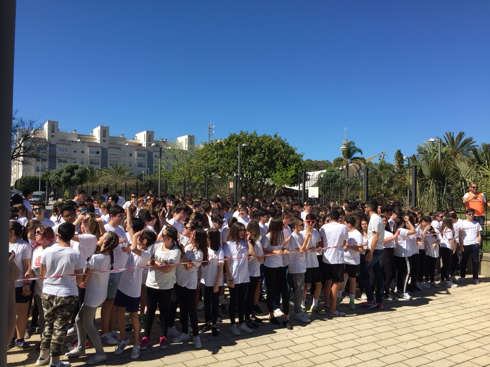 Más de 500 alumnos celebran el Día de la Escuela Católica participando en la ya tradicional Holi Run