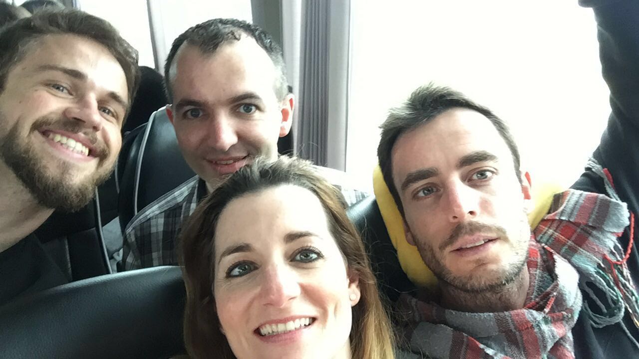 Monitores-educadores y profesores de Amor de Dios Cádiz en el bus hacia Zamora