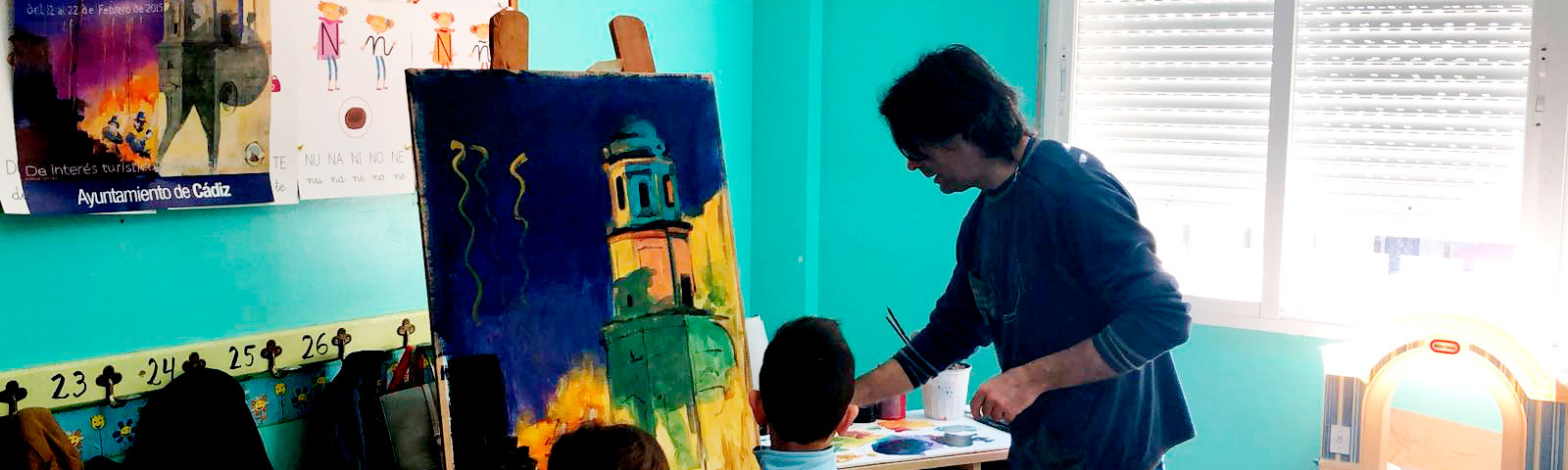 Infantil aprende a pintar el cartel de Carnaval de 2015
