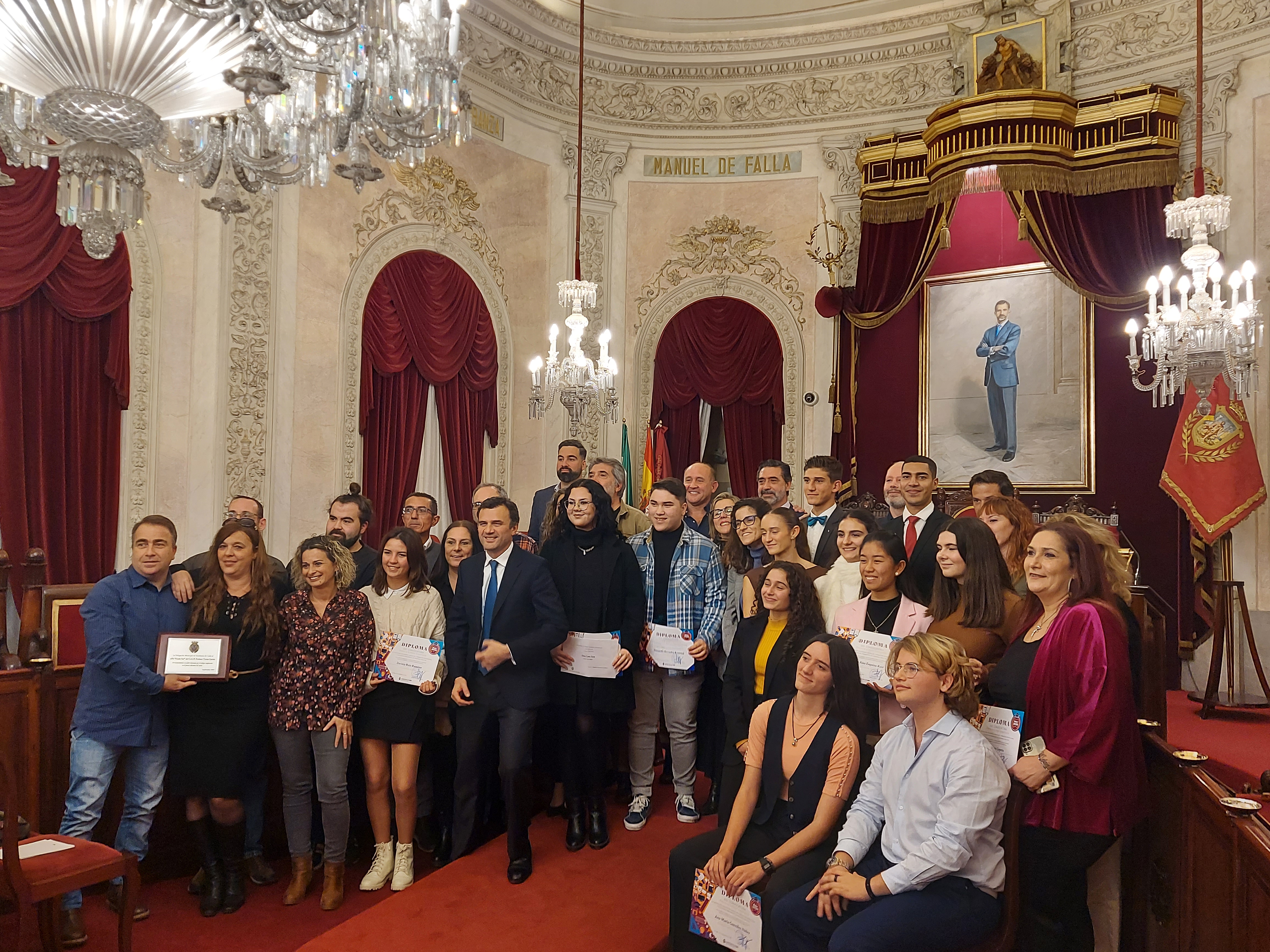 Distinciones del Ayuntamiento para nuestros alumnos Marta Aina Esquina y Juan León Arriaga y a la Asociación Eureka