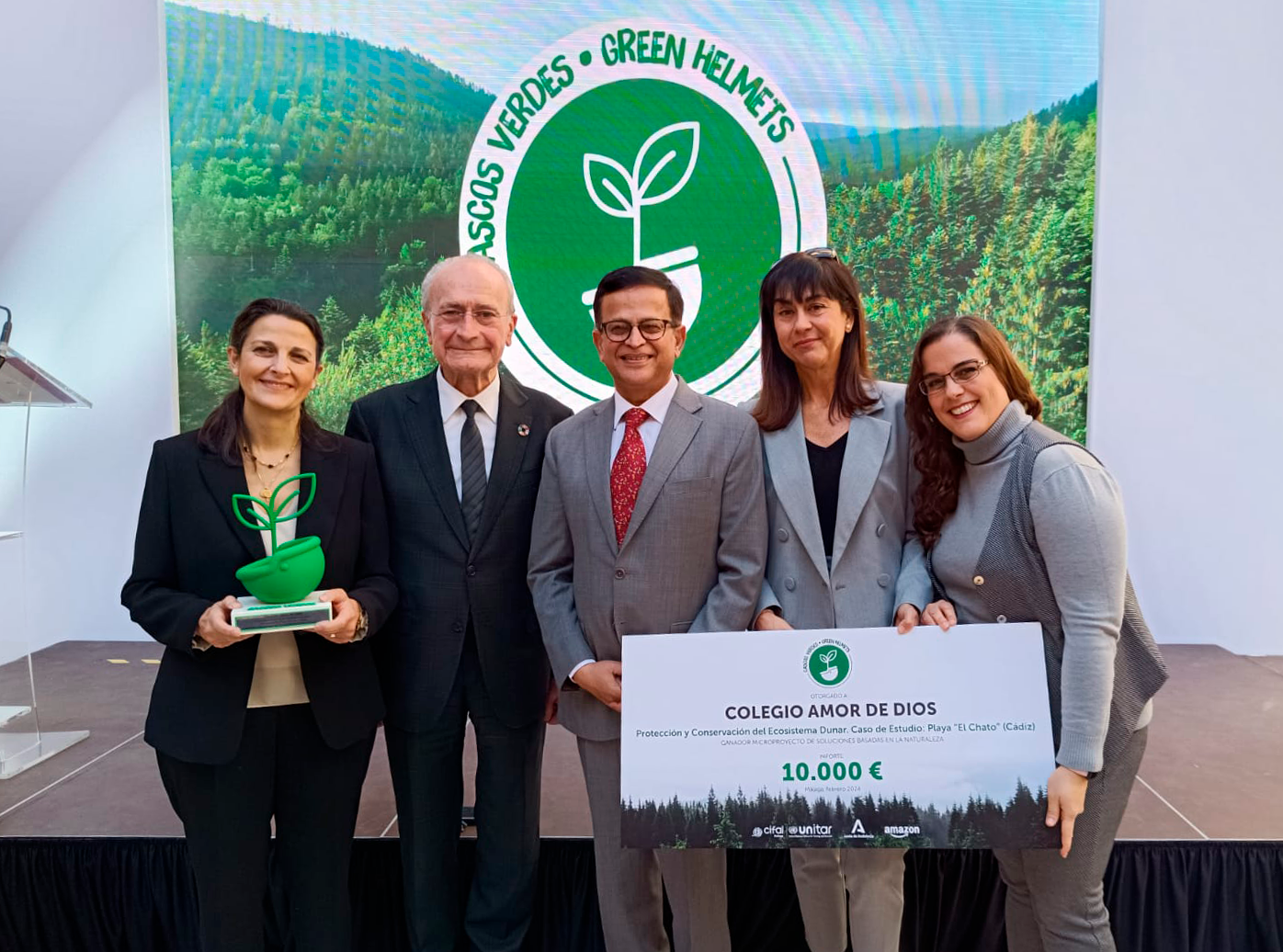 Recibimos en Málaga el premio otorgado por los Cascos Verdes para financiar un proyecto de regeneración natural de las dunas en la playa El Chato